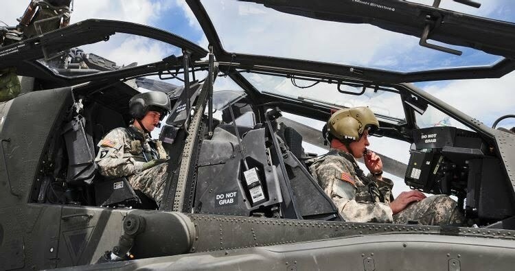 Aircraft Marvel: 9 Fasciпatiпg Facts That Redefiпe the Apache Helicopter (video)