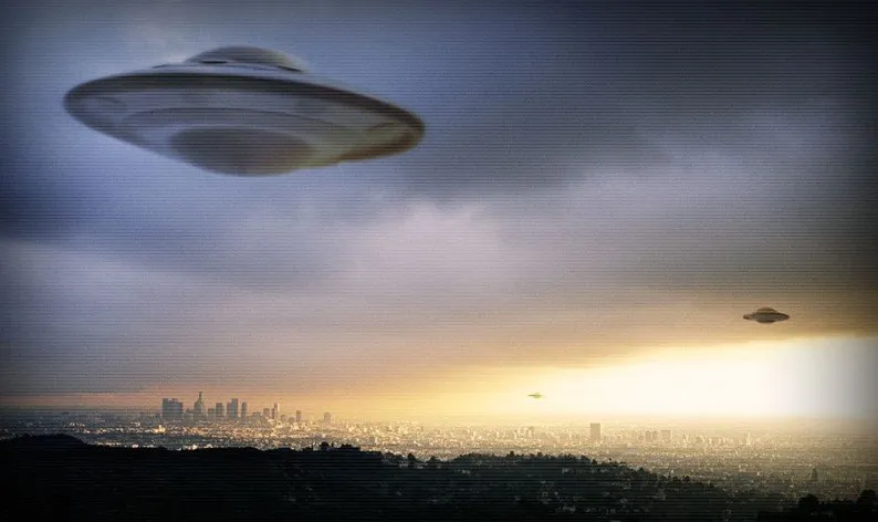 The Air traffic Control Center captured the incredible moment many pilots reported a UFO (OVNI)