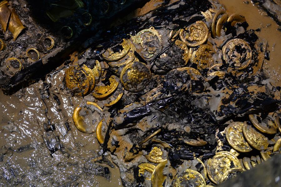 Largest gold find reported in a tomb in ancient China - movingworl.com
