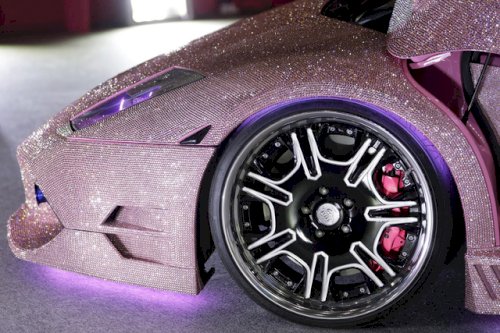 Celebrating Their Wedding Anniversary, Kanye West Surprised The World By Giving Kim Kardashian A Lamborghini Lyzer Supercar Encrusted With 600,000 Crystals To Show His Love For Her. - Car Magazine TV