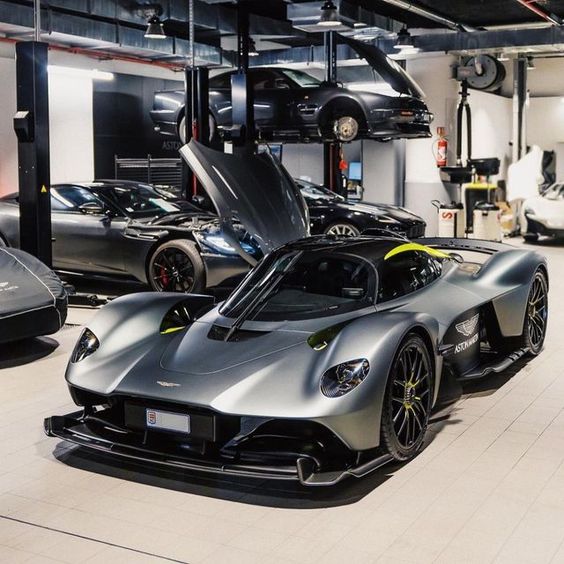 Mike Tyson Surprised The World By Giving Serena Williams A Super Rare Aston Martin Valkyrie When She Won The Title Of Greatest Tennis Player Of All Time. - Car Magazine TV