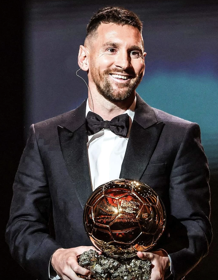 The 3 sons of the Messi family showed anti-fan expressions when their father received the 2023 Golden Ball - Photo 6.