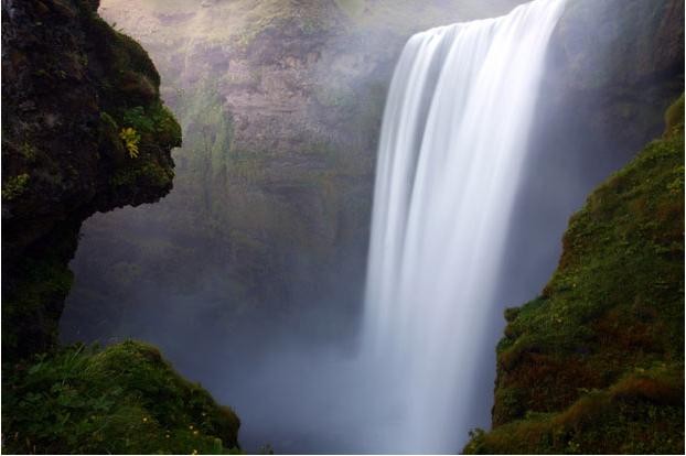 Thác Skogarfoss ở Skogarfoss, miền nam Iceland.